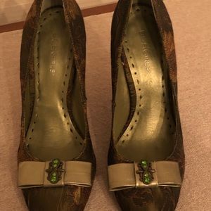 BCBG Girls green brocade heels with bow detail size 7